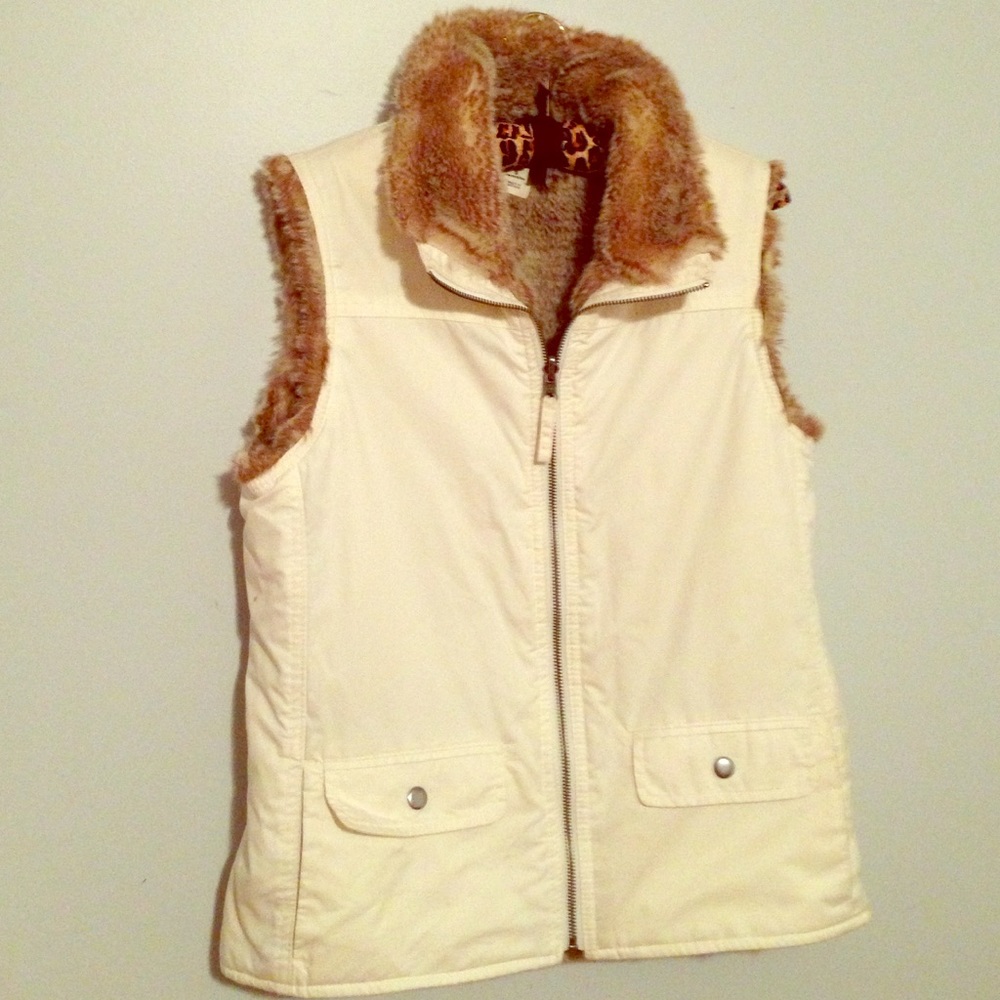 ⚡️SALE⚡️ Gap Reversible Faux Fur White Vest SM OBO